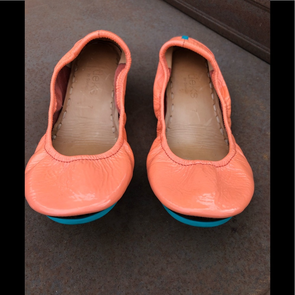 Tieks size 7 coral patent